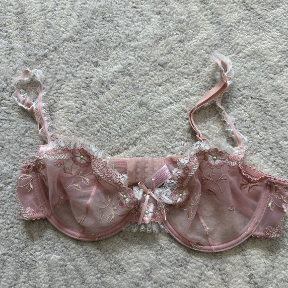 Temptations Pink Floral Lace Bra - Picture 1 of 5